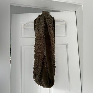 Urban Outfitters Soft Sherpa Faux Fur Olive Green Brown Infinity Scarf